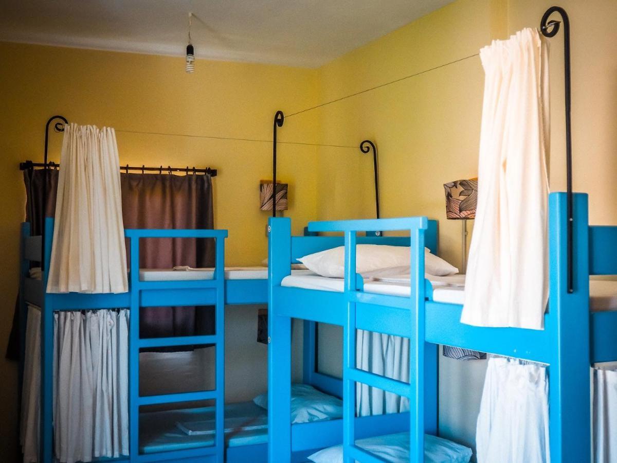 Sun Bakers Hostel Himare Bagian luar foto