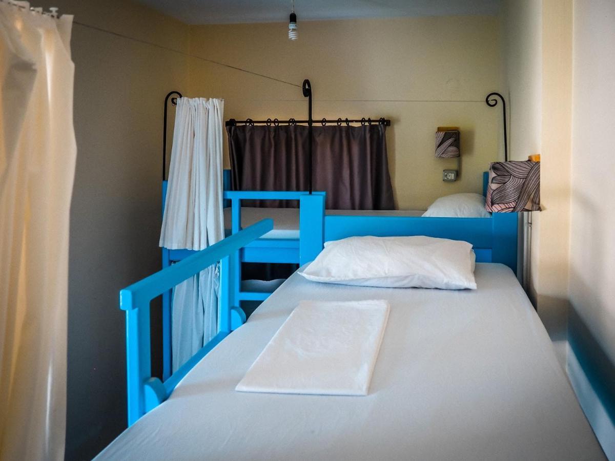 Sun Bakers Hostel Himare Bagian luar foto