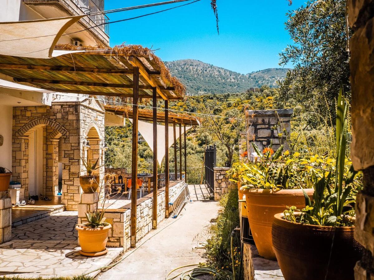 Sun Bakers Hostel Himare Bagian luar foto